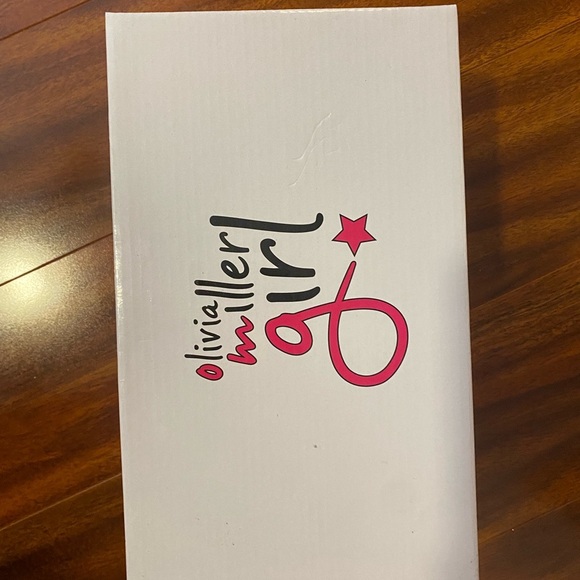 Olivia Miller Black and White Plaid Girls Slippers Sandals size 1 New in Box - Picture 10 of 11